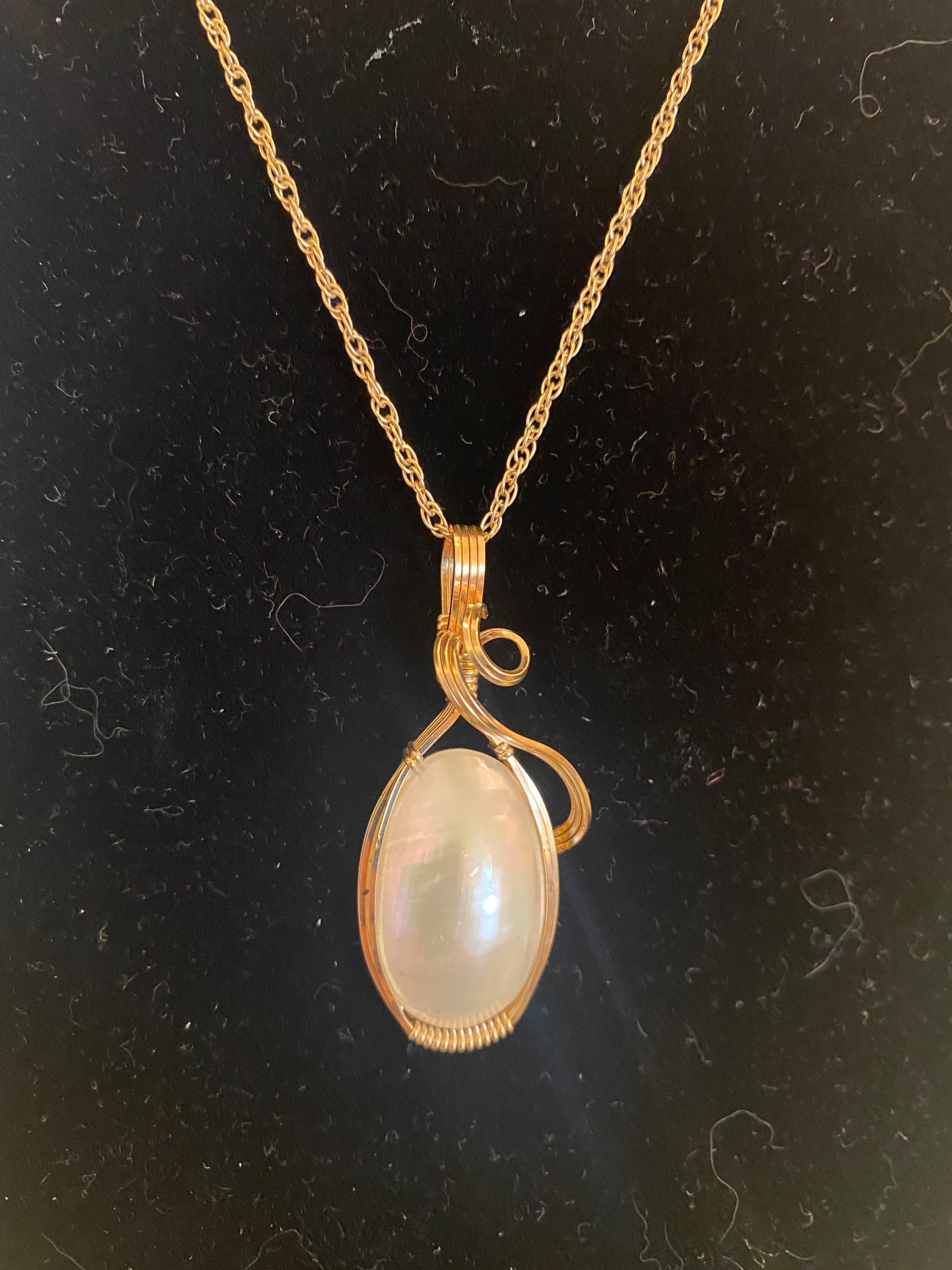 shop-online-and-get-your-favourite-handmade-gold-wire-w-large-pearl-necklace-online-now_0.jpg